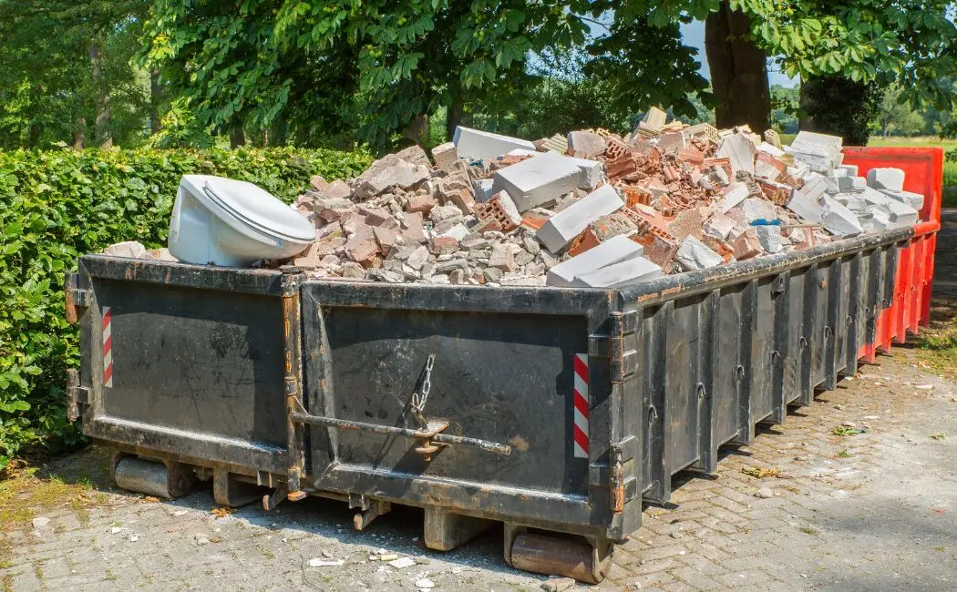 Jak bezpiecznie i efektywnie wywozić odpady budowlane i gruz