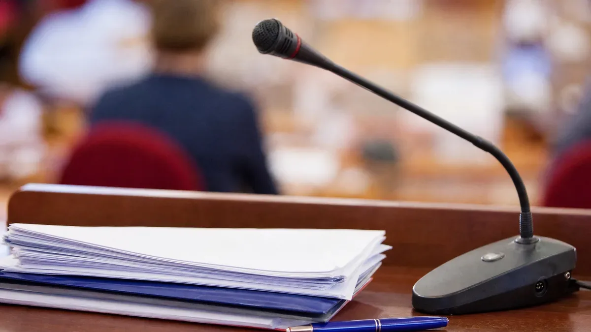 Radni zajmą się długiem spółki i opłatami za żłobek. Sesja w Wolbromiu