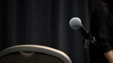 Michał Leja wraca do Olkusza z programem „Nie popisuj się”