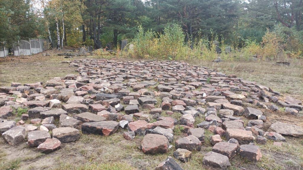 UM Olkusz: Fragmenty macew wracają na cmentarz