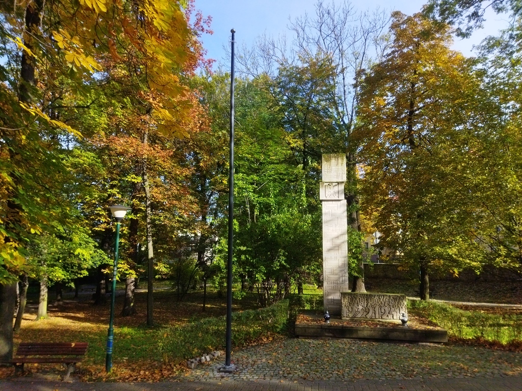 Pomnik w parku