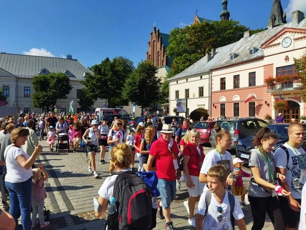 Pielgrzymi na rynku