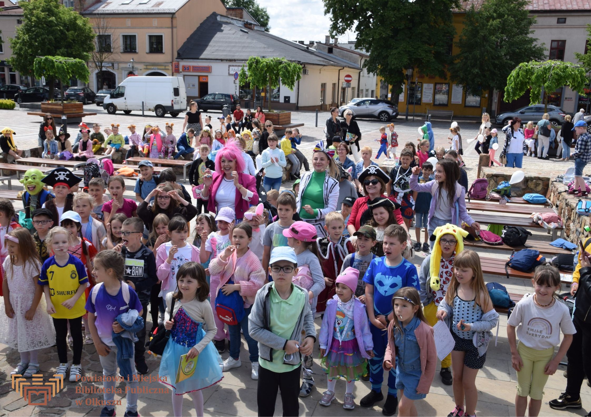 UM Olkusz: Cały Olkusz czyta dzieciom podsumowanie obchodów XXII Ogólnopolskiego Tygodnia Czytania Dzieciom na olkuskim Rynku