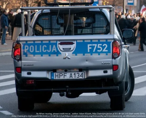 Policja na rodzinnych piknikach w Olkuszu i Kluczach: Prezentacja sprzętu i konkursy sportowe