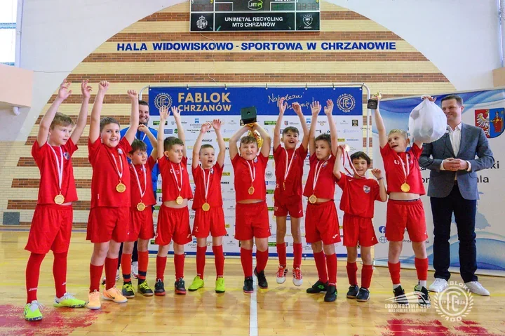 Młodzi piłkarze z Klucz triumfują na Lokomotywa CUP – lekcja rywalizacji i radości