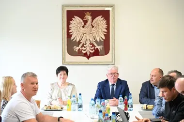 Ślady legionistów i szlaki na piaskach. Samorządowcy z Żywca szukali inspiracji w Kluczach