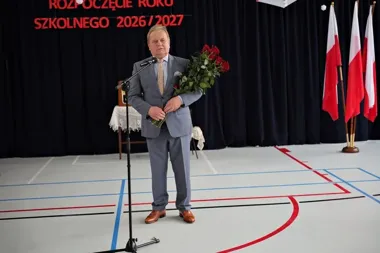 Muzyka, taniec i pamięć o wojnie. Tak rozpoczął się rok szkolny w Olkuszu