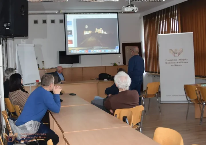 Niebo nad Olkuszem ma własne tajemnice - i wracają do biblioteki