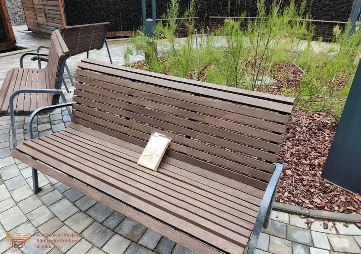 Książki wyszły z biblioteki i rozsiadły się po Olkuszu
