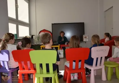 Weekend literkowych przygód w bibliotece - mali czytelnicy łamali szyfr alfabetu z uśmiechem