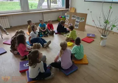 Ptasi koncert w olkuskiej bibliotece - dzieci zrobiły tu prawdziwą furorę 🐦