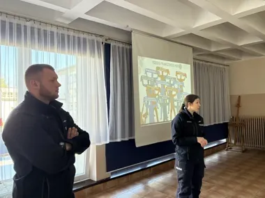 W Olkuszu policjanci weszli do szkół - młodzi usłyszeli twarde zasady