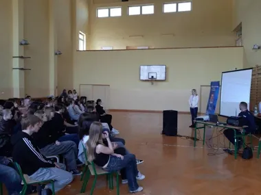 Policja w szkołach Olkusza - maturzyści usłyszeli, jak wejść do munduru