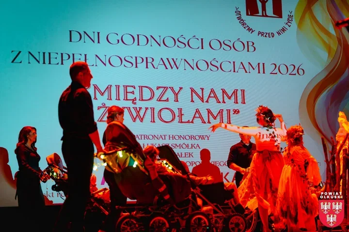 W Wolbromiu godność połączyła scenę i publiczność na pełnej sali