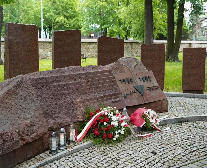 Na Starym Cmentarzu oddano hołd ofiarom hitlerowskich obozów