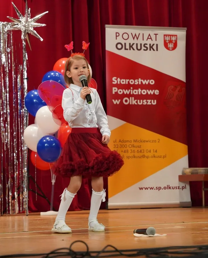Przedszkolaki śpiewały po angielsku. W Jaroszowcu nie brakowało emocji