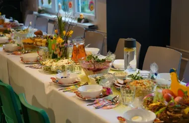 Wielkanocny stół w Pomocnej Dłoni zamienił się w pokaz dziecięcej wyobraźni