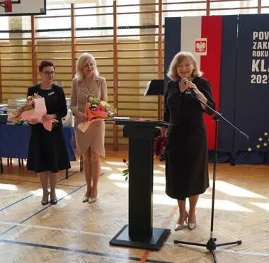 Maturzyści pożegnani z rozmachem. W Olkuszu padły mocne słowa przed maturą