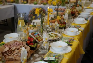 Wielkanocny stół w Dworku Marzeń przywołał dzieciństwo dorosłym gościom