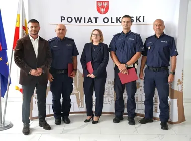 Trzy osoby wyróżnione za służbę. Starosta olkuski docenił pracę policji
