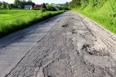 W Jeżówce szykuje się przebudowa drogi. Przetarg obejmie 879 metrów trasy