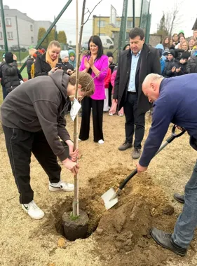 Szkolne lipy i kapsuły czasu rozkwitły w gminie Wolbrom